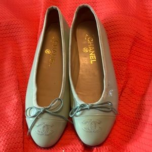 Chanel VINTAGE RARE Mint color patent leather ballet flats